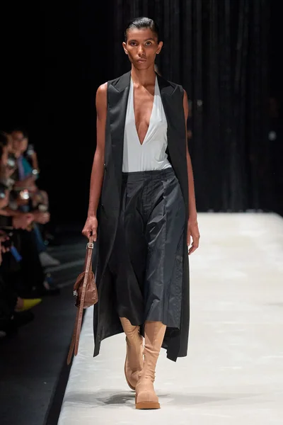Look 11